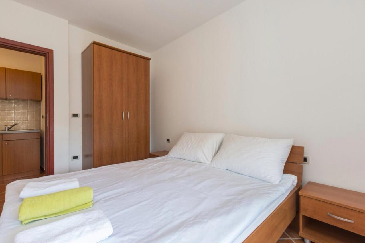 Apartments Riva Medulin Exterior photo