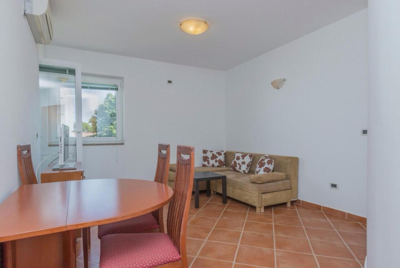 Apartments Riva Medulin Exterior photo
