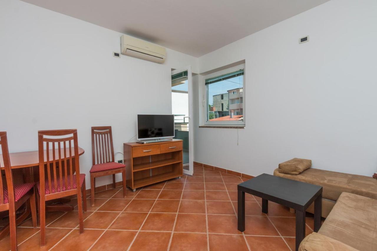 Apartments Riva Medulin Exterior photo